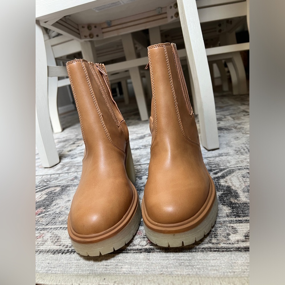 Oasis Society Camel Leather Anastasia Booties…Size 6.5…NWOT